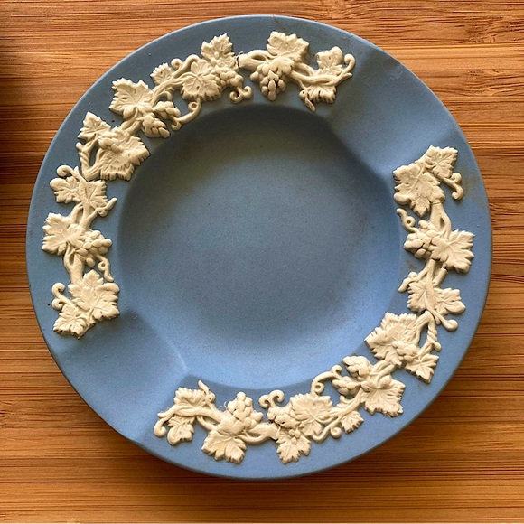 Vintage Blue Jasperware Wedgwood Ashtrays - Picture 3 of 7